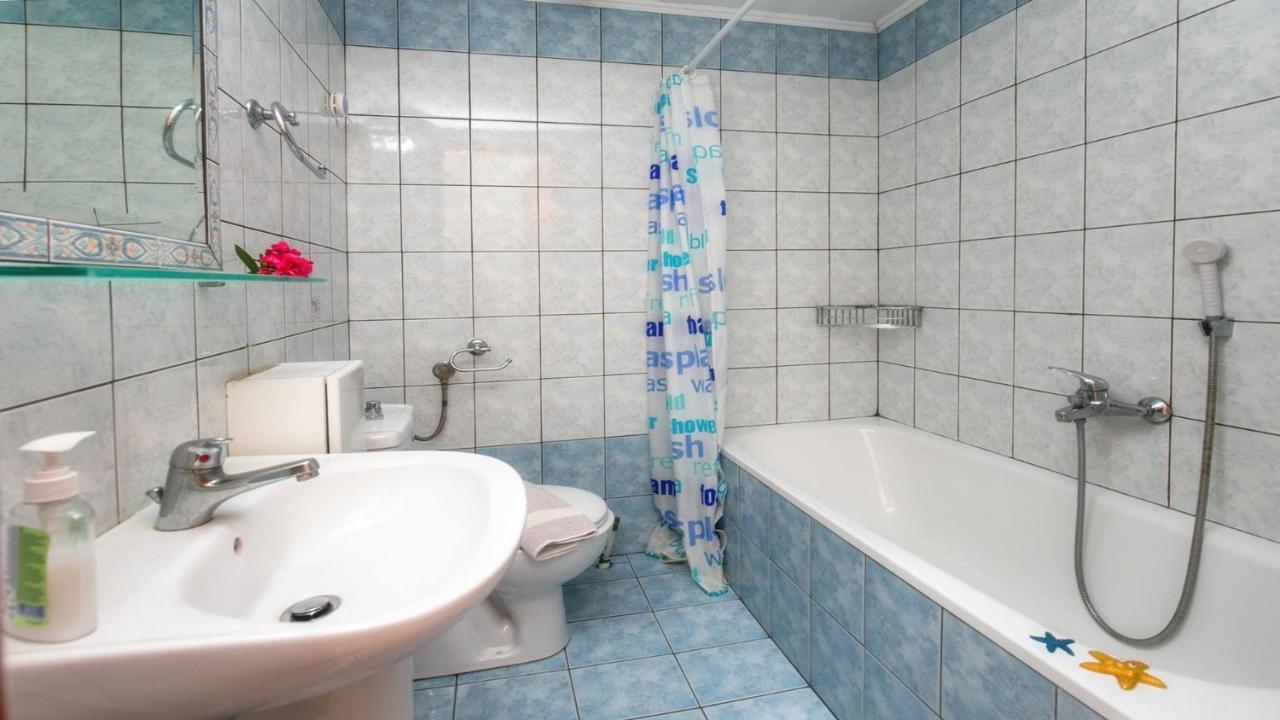 Amversa'S House Потос Экстерьер фото